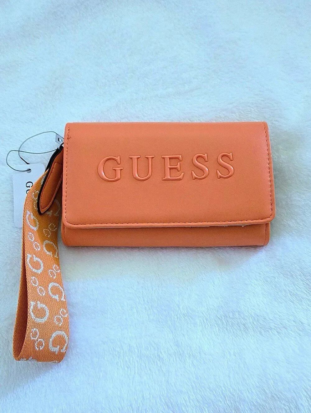 Guess❓️ "Finnian" Wristlet - NWT
